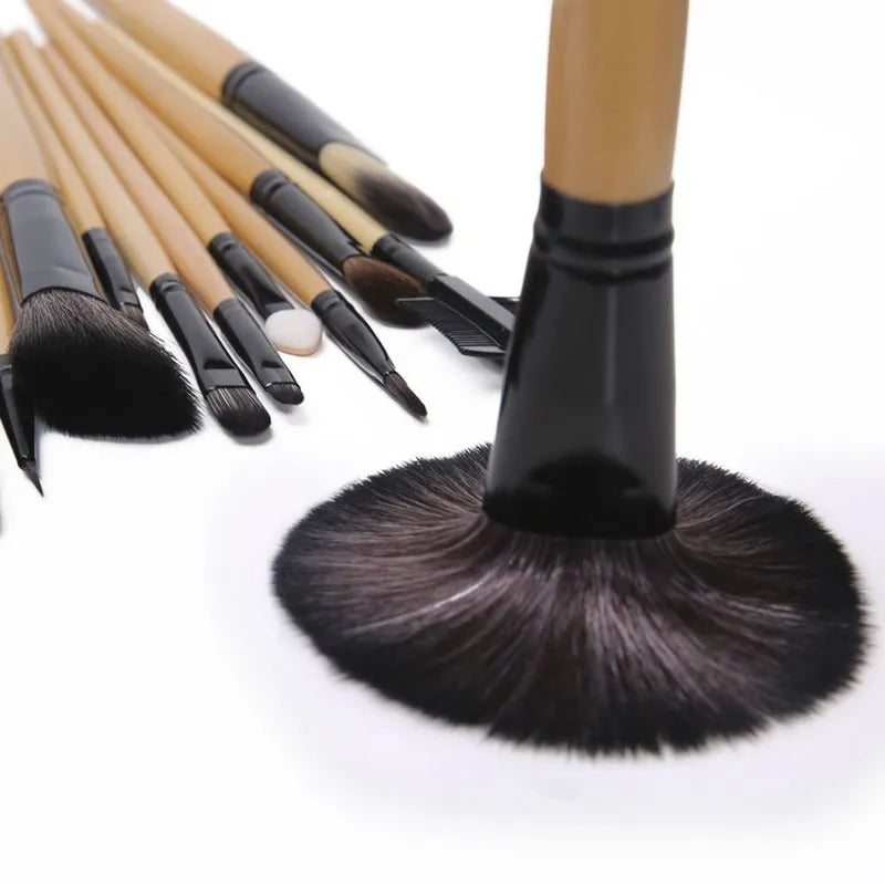 Bag of 24 pcs makeup brushes
