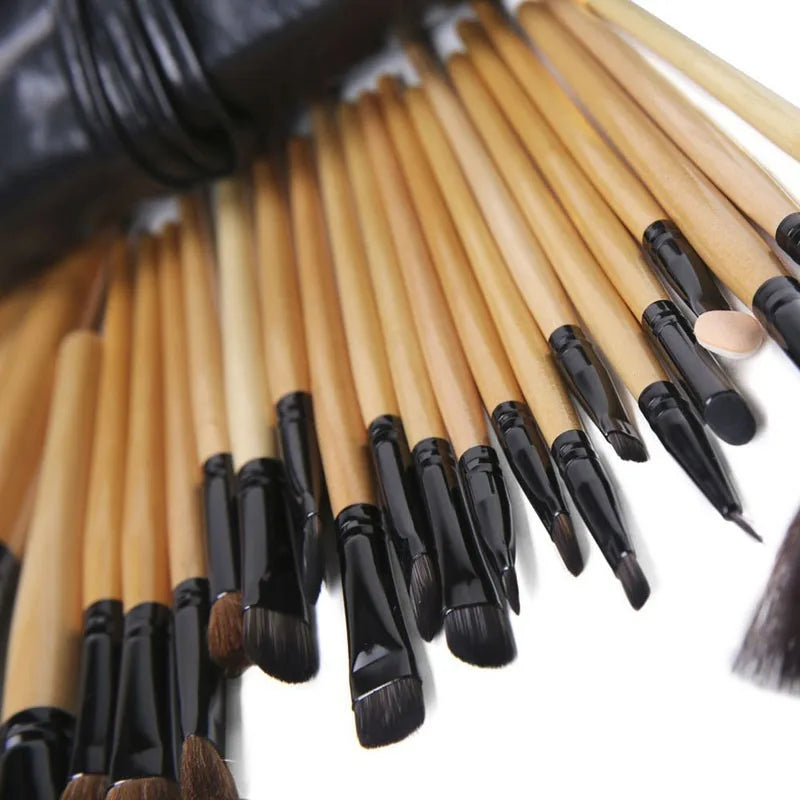 Bag of 24 pcs makeup brushes